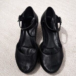 Clarks Leather Pumps Wedge Sole Black Closed Toe, size US 5.5